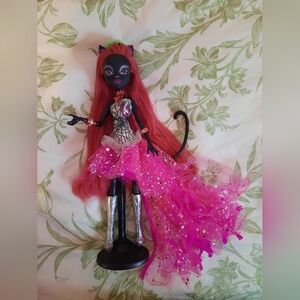 Monster High Doll- Fierce Rocker Catty Noir black cat